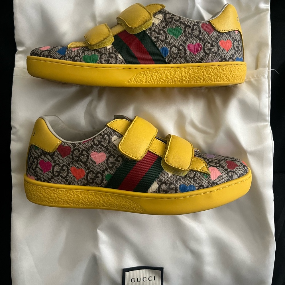 Kid (girl) Gucci shoes